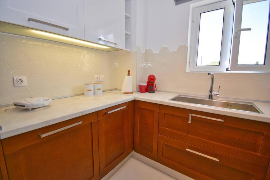 Potamos Deluxe White Apartment Екстер'єр фото