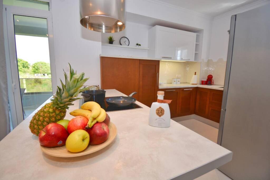 Potamos Deluxe White Apartment Екстер'єр фото