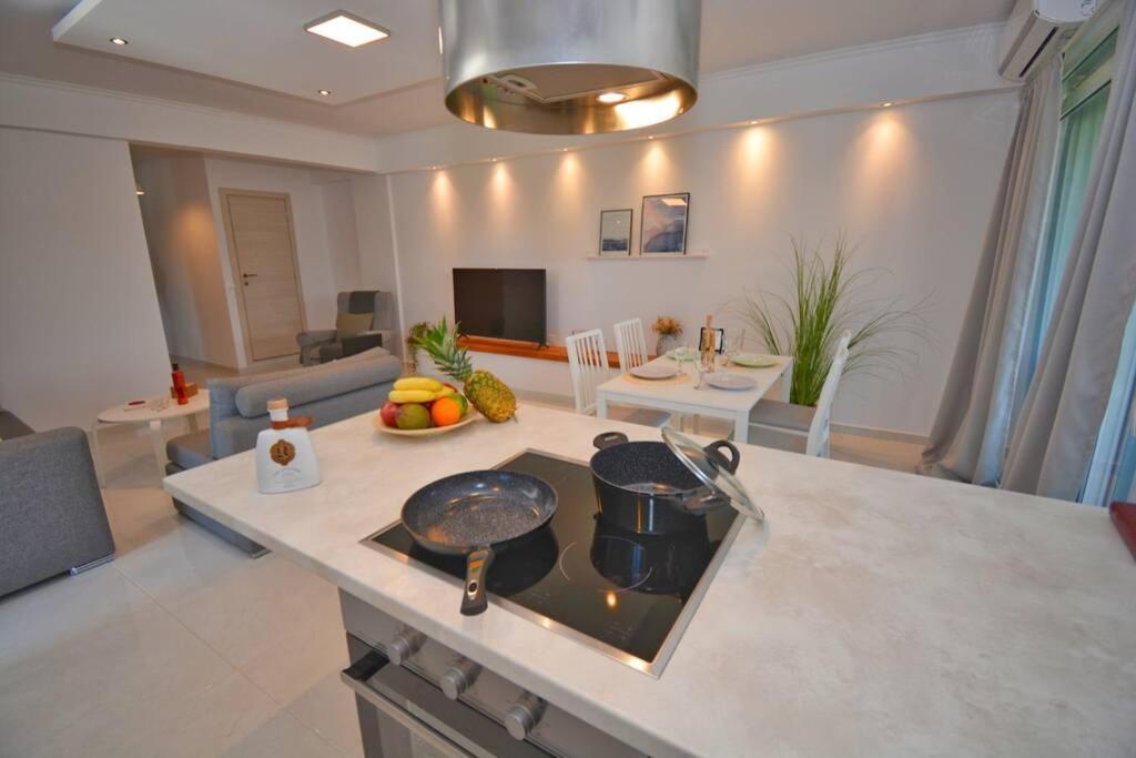 Potamos Deluxe White Apartment Екстер'єр фото