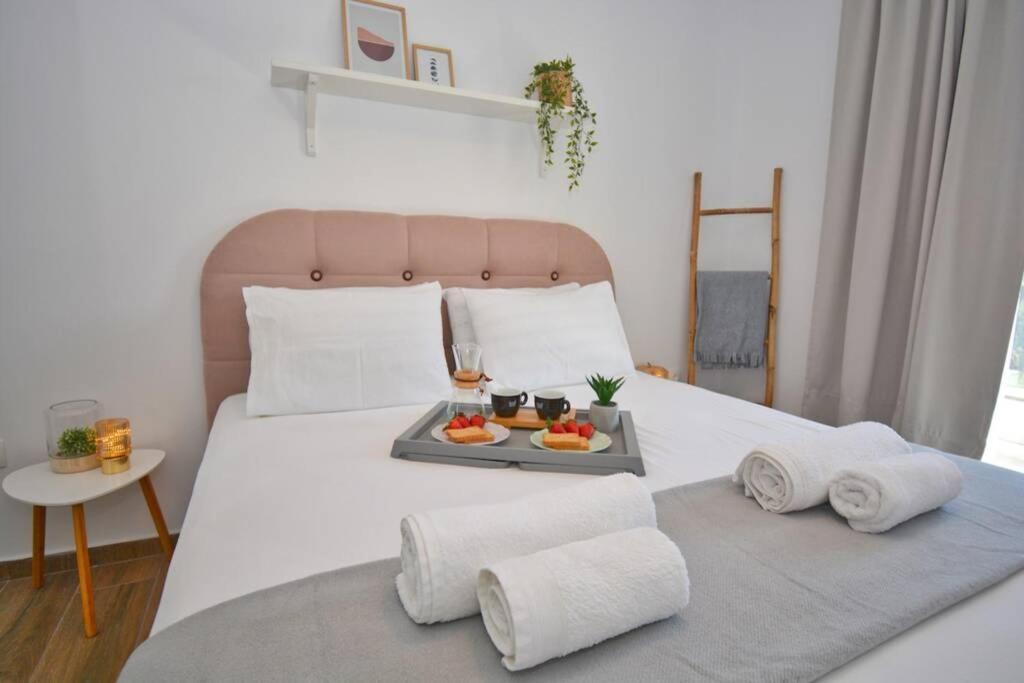Potamos Deluxe White Apartment Екстер'єр фото